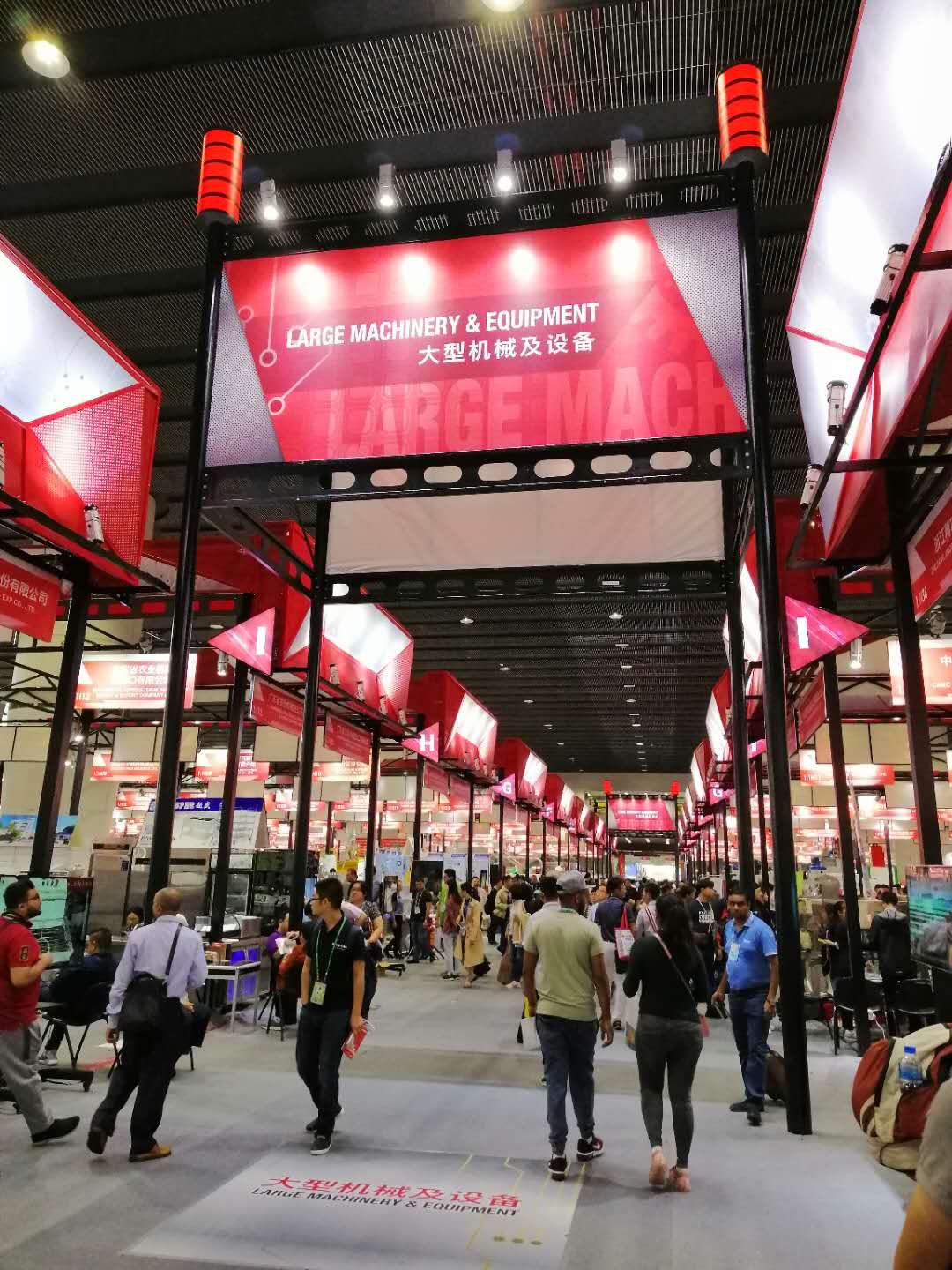 深雕數控代表團前去參加廣交會，本公司專業研發大型精雕機