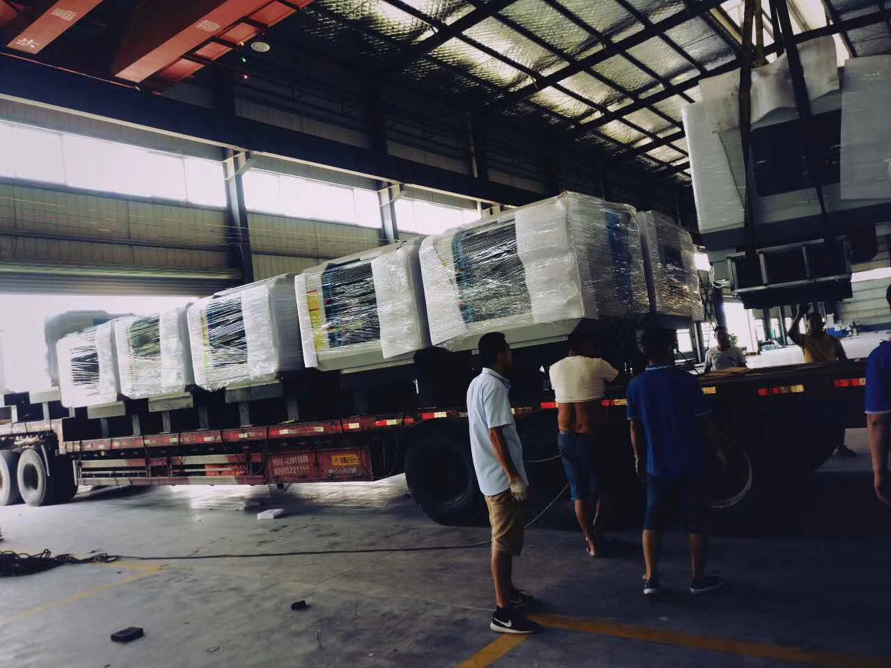 2018深雕數控迎來第二批玻璃精雕機，雙頭精雕機緊張出貨，得到客戶的高度認可。